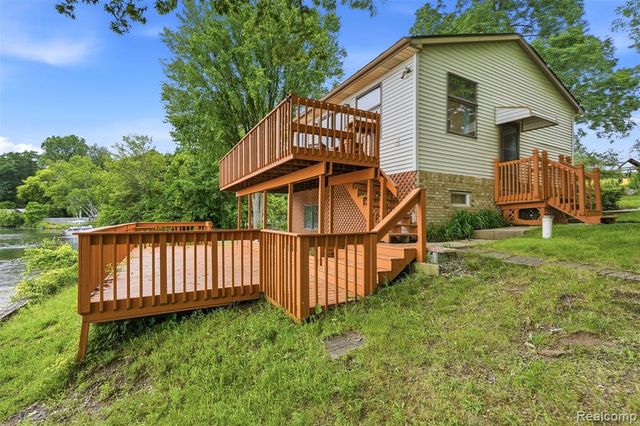 11044 Grand River Avenue, Brighton, MI 48116