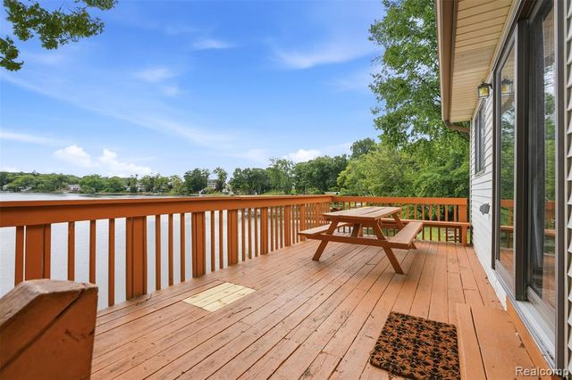 11044 Grand River Avenue, Brighton, MI 48116
