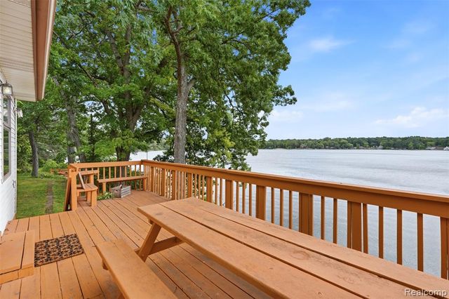 11044 Grand River Avenue, Brighton, MI 48116