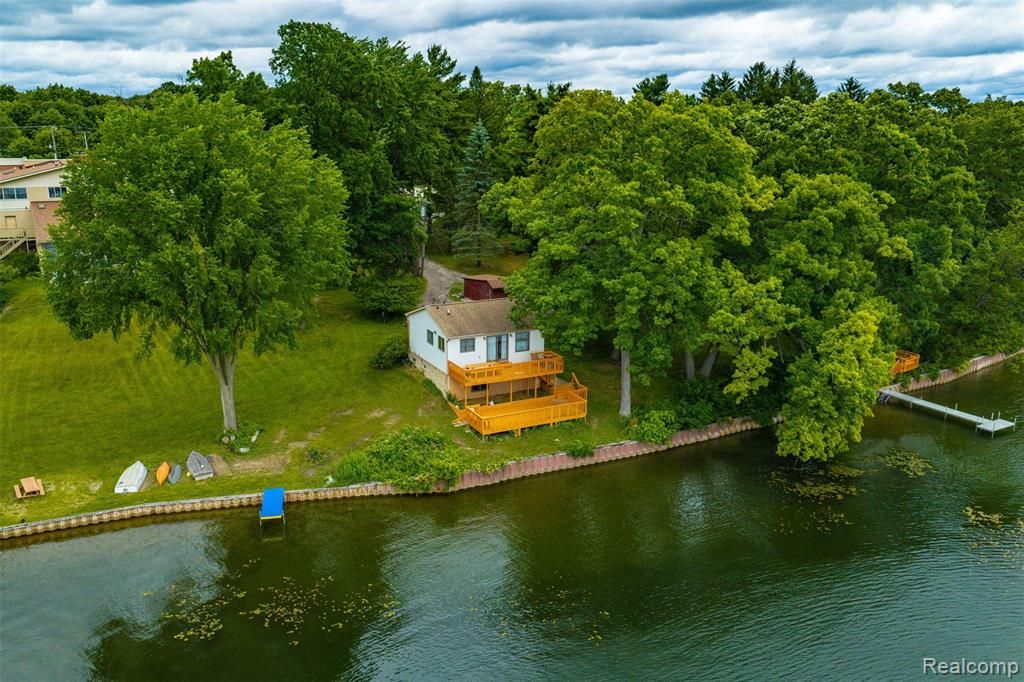11044 Grand River Avenue, Brighton, MI 48116