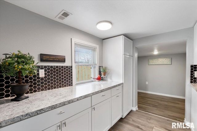 321 2nd Avenue E, Milan, IL 61264