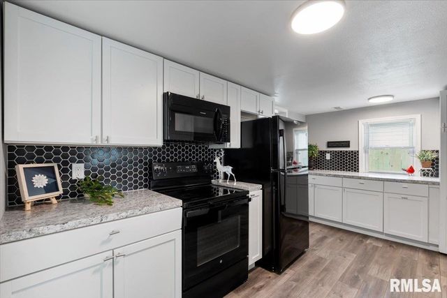 321 2nd Avenue E, Milan, IL 61264