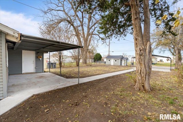 321 2nd Avenue E, Milan, IL 61264