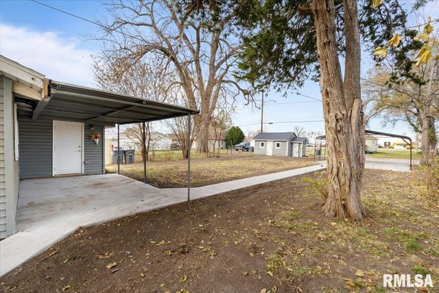 321 2nd Avenue E, Milan, IL 61264