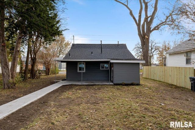 321 2nd Avenue E, Milan, IL 61264