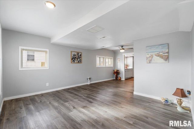 321 2nd Avenue E, Milan, IL 61264