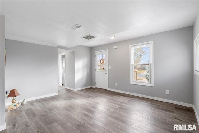 321 2nd Avenue E, Milan, IL 61264