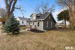 321 2nd Avenue E, Milan, IL 61264