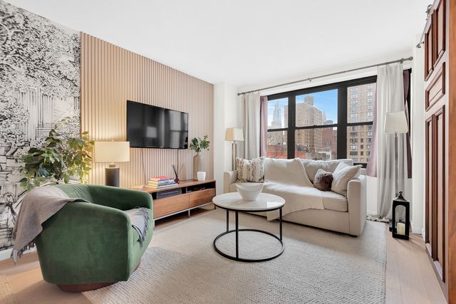 245 E 25th St Apt 8L, New York City, NY 10010