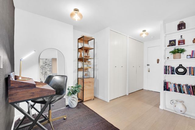 245 E 25th St Apt 8L, New York City, NY 10010