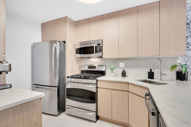 245 E 25th St Apt 8L, New York City, NY 10010