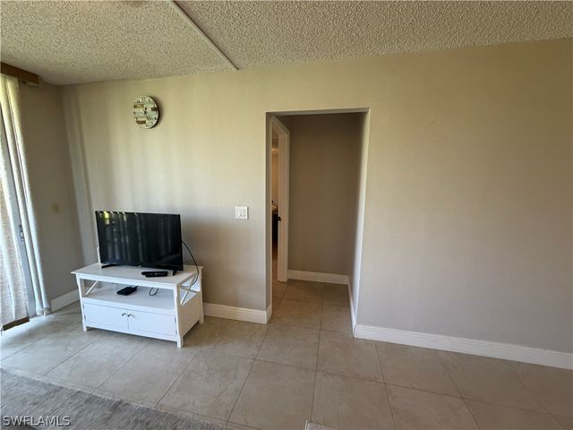 1085 Forest Lakes DR 8106, Naples, FL 34105