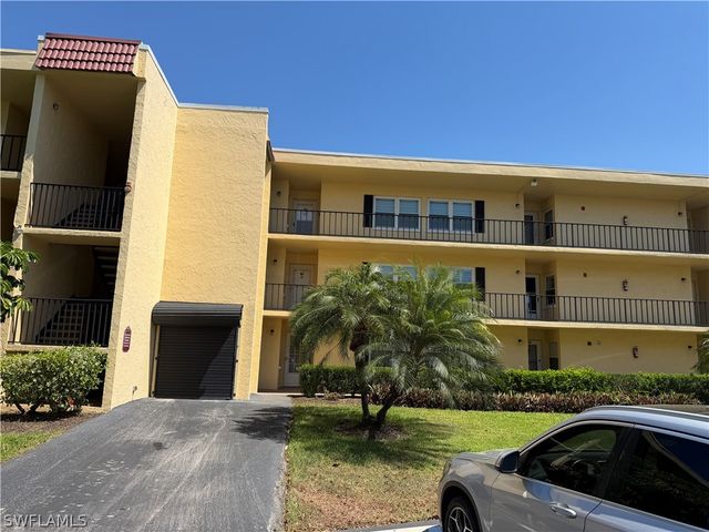 1085 Forest Lakes DR 8106, Naples, FL 34105