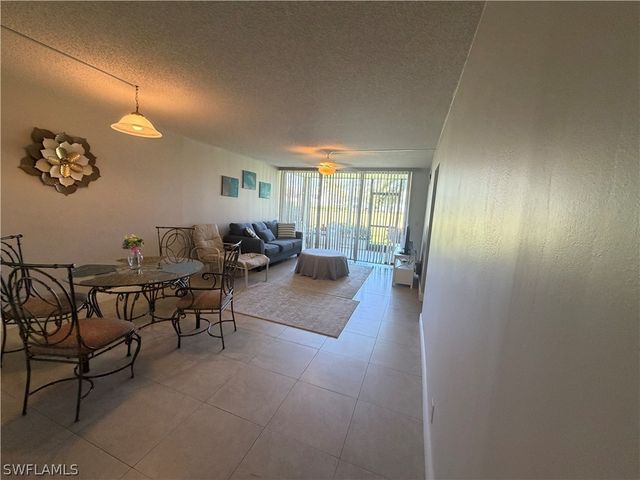 1085 Forest Lakes DR 8106, Naples, FL 34105