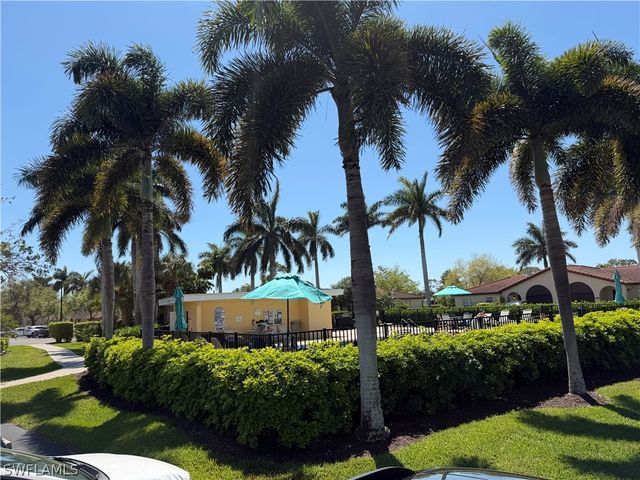 1085 Forest Lakes DR 8106, Naples, FL 34105