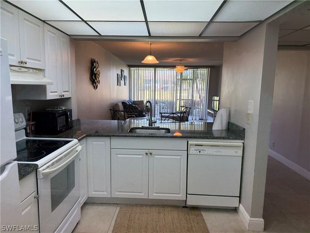 1085 Forest Lakes DR 8106, Naples, FL 34105