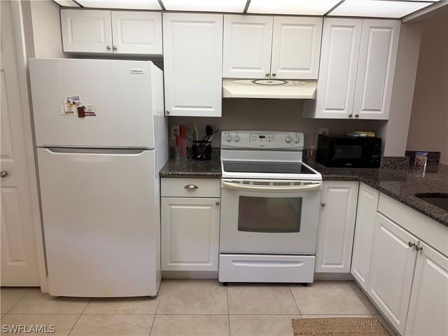 1085 Forest Lakes DR 8106, Naples, FL 34105