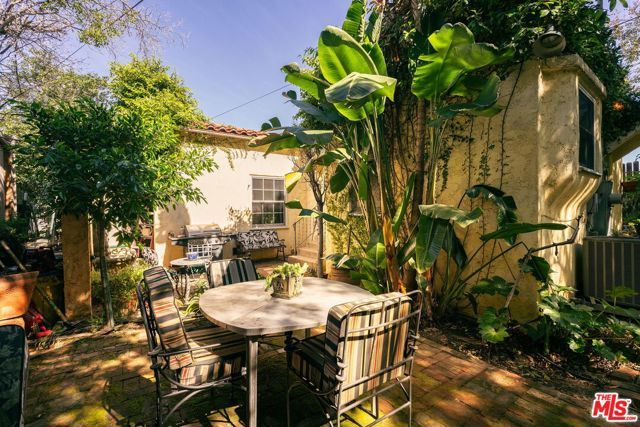 3916 Scandia Way, Los Angeles, CA 90065