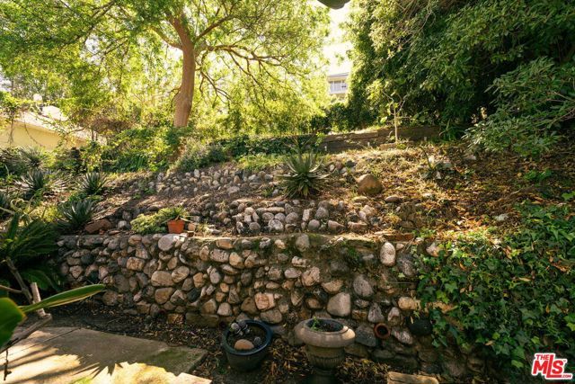 3916 Scandia Way, Los Angeles, CA 90065