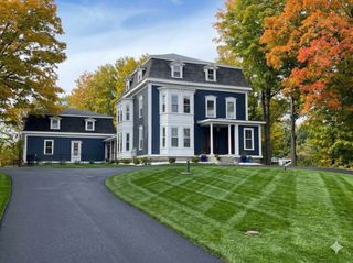 11 Taylor Street, Littleton, MA 01460