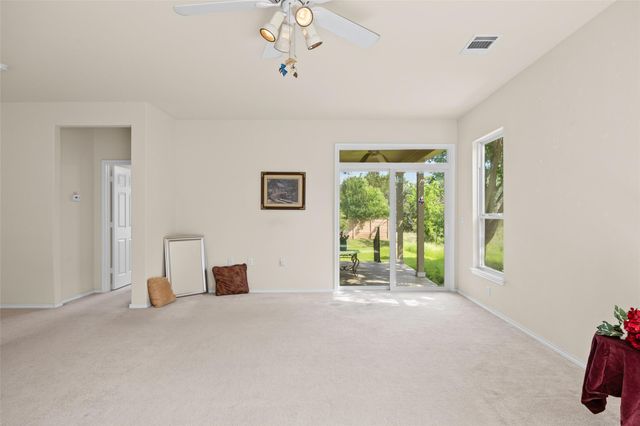 319 Essex LN, Georgetown, TX 78633