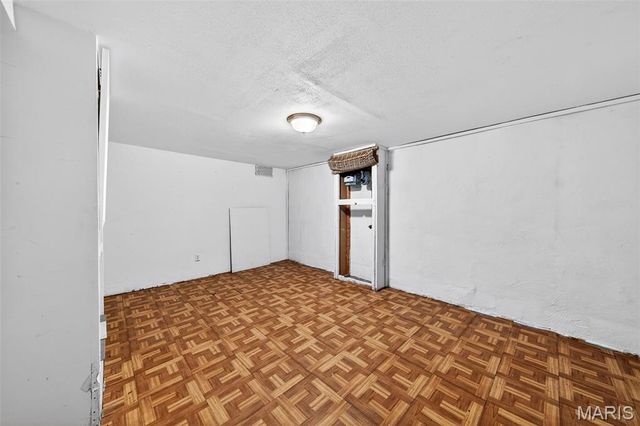 5636 Sunbury Avenue, St Louis, MO 63136