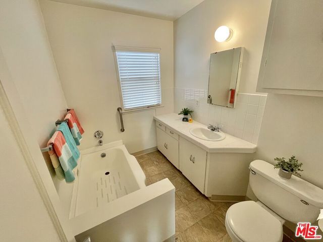 854 Rose Avenue, Venice, CA 90291