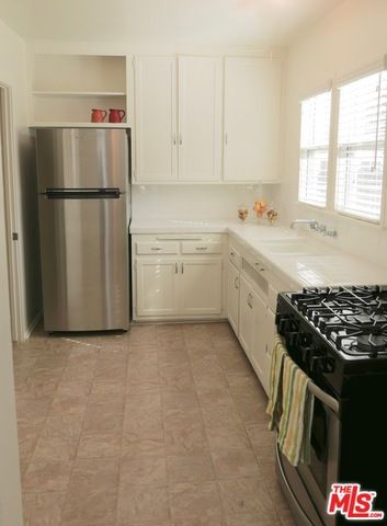 854 Rose Avenue, Venice, CA 90291