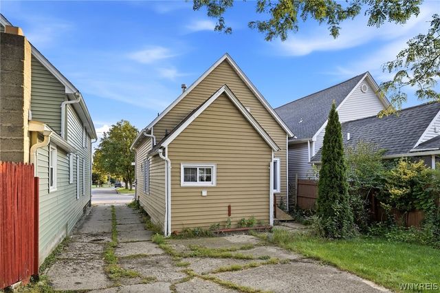 15 Sawyer Avenue, Lancaster, NY 14086