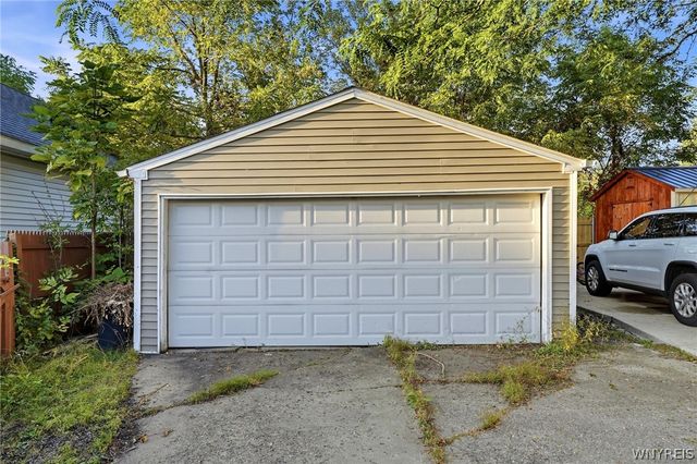15 Sawyer Avenue, Lancaster, NY 14086