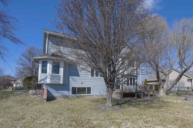 330 S Fairway Cir, Andover, KS 67002