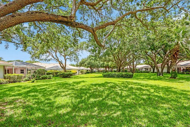 7904 Chapman Oak Court, Palm Beach Gardens, FL 33410