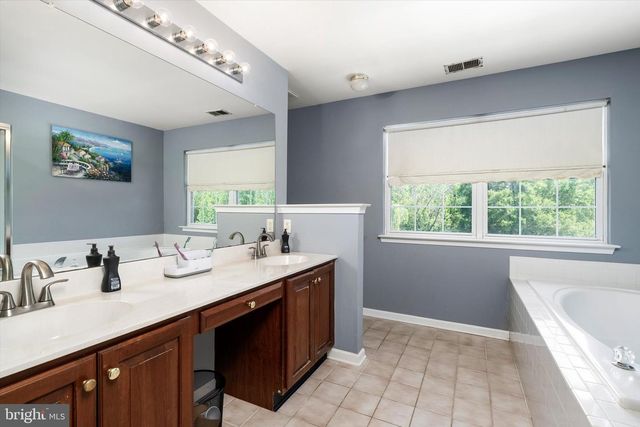 57 BAILLY DR, Burlington, NJ 08016