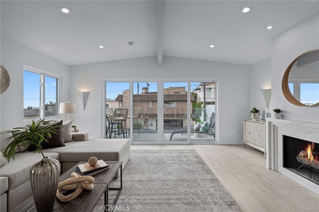 1210 1st Place, Hermosa Beach, CA 90254