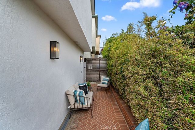 1210 1st Place, Hermosa Beach, CA 90254
