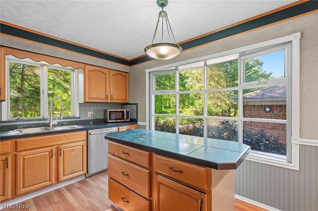 6832 Hillside Road, Independence, OH 44131