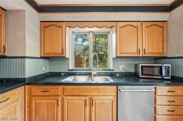 6832 Hillside Road, Independence, OH 44131