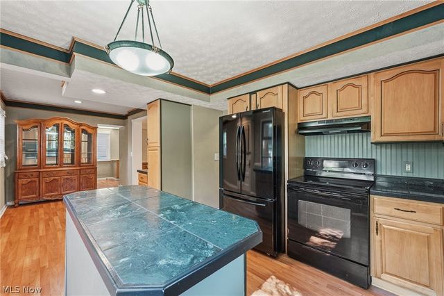 6832 Hillside Road, Independence, OH 44131