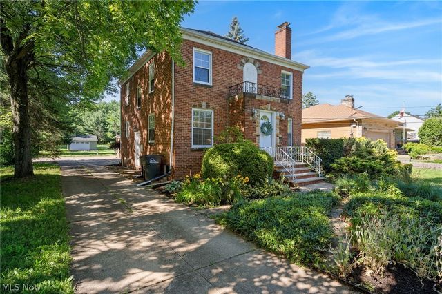 6832 Hillside Road, Independence, OH 44131