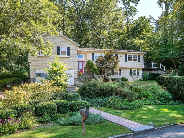 8 Laurel Way, Sea Cliff, NY 11579
