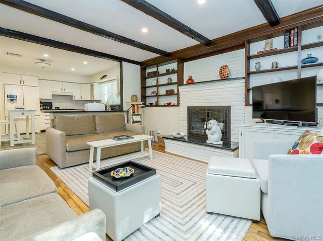 8 Laurel Way, Sea Cliff, NY 11579