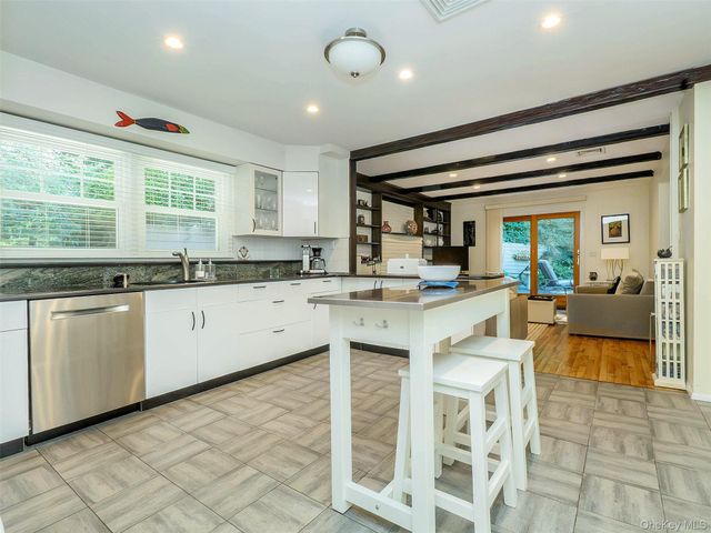 8 Laurel Way, Sea Cliff, NY 11579