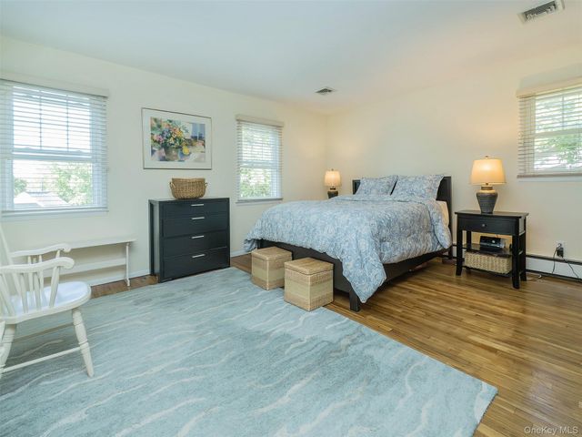 8 Laurel Way, Sea Cliff, NY 11579