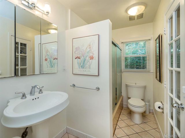 8 Laurel Way, Sea Cliff, NY 11579