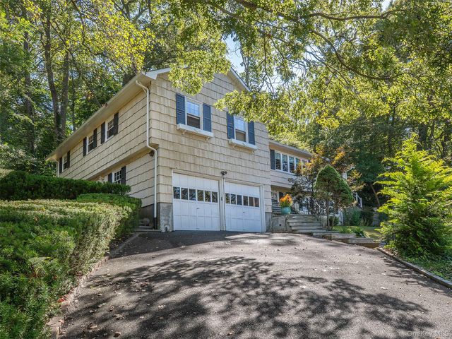 8 Laurel Way, Sea Cliff, NY 11579
