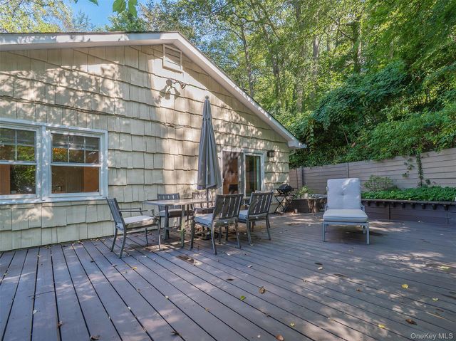 8 Laurel Way, Sea Cliff, NY 11579