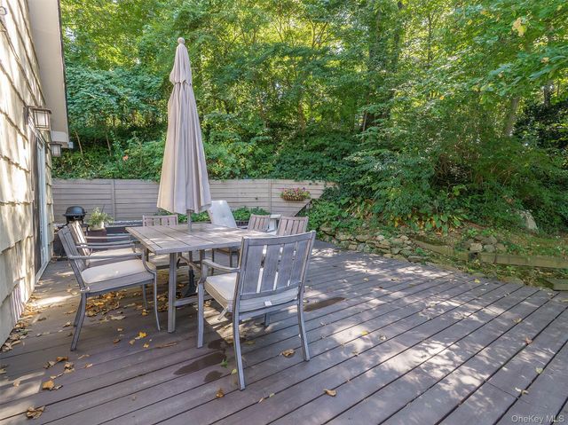 8 Laurel Way, Sea Cliff, NY 11579