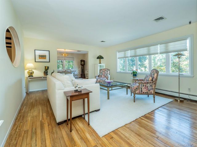 8 Laurel Way, Sea Cliff, NY 11579