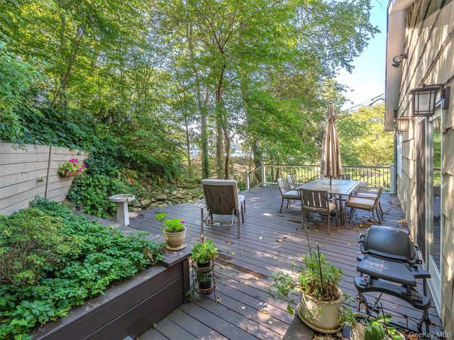 8 Laurel Way, Sea Cliff, NY 11579