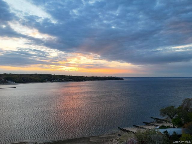 8 Laurel Way, Sea Cliff, NY 11579